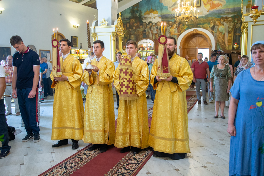 Храм пресвятой богородицы энгельсе. Храм Покрова Пресвятой Богородицы в Энгельсе. Покрова Пресвятой Богородицы Энгельс настоятели. Храм в честь Покрова Пресвятой Богородицы при Морозовской больнице. Церковь ТРО Колпино кто батюшка.