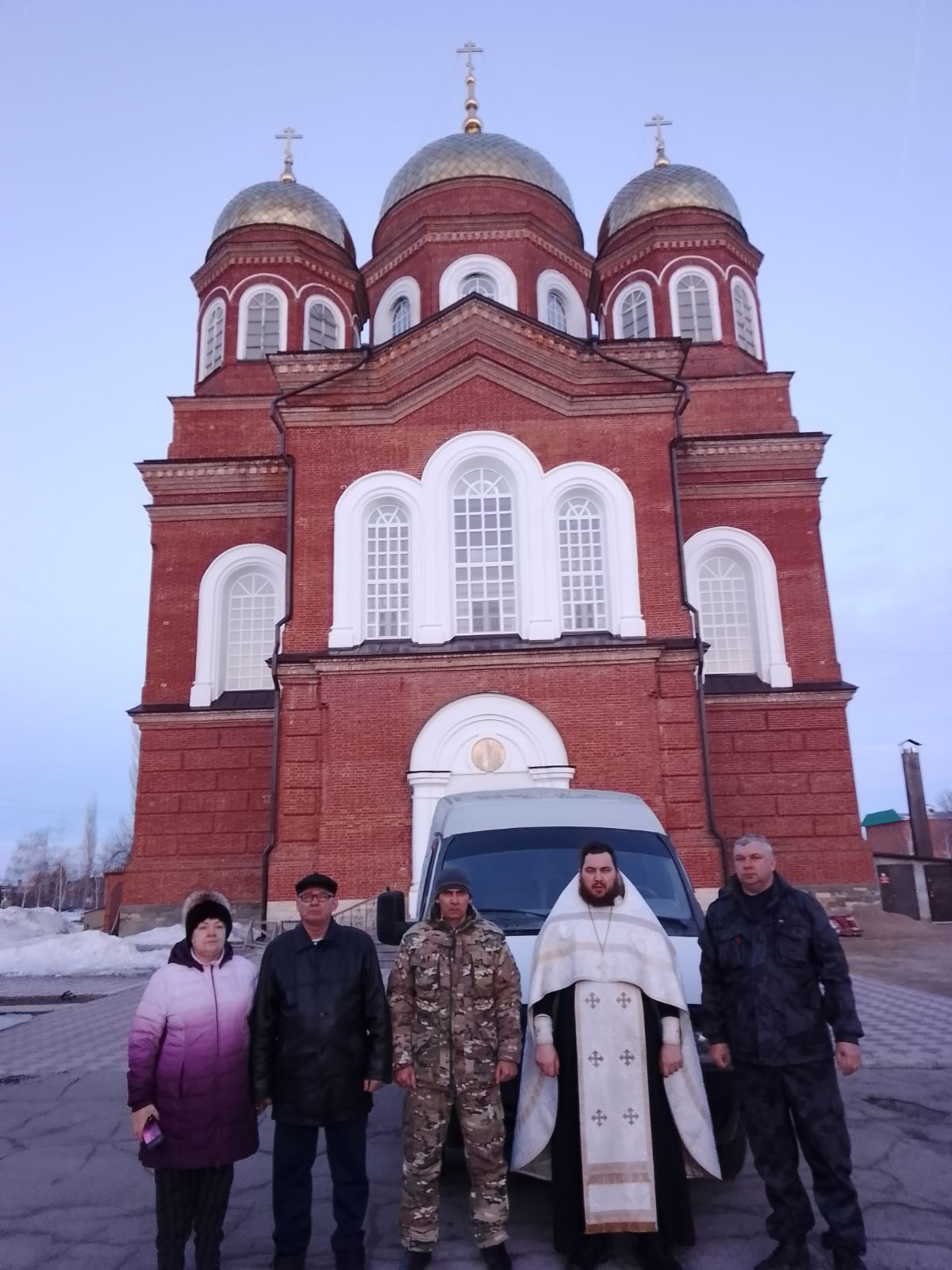 Николаевский пугачев. Город Пугачев храм Воскресения. Перелюбская Церковь. Город Пугачевск священник. Военный храм.