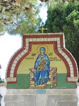 Икона Божией Матери на вратах монастыря