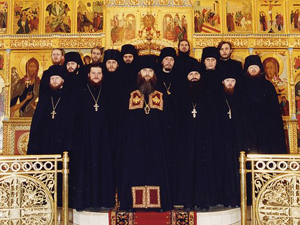 Братия подворья Троице-Сергиевой лавры во главе с архимандритом Лонгином