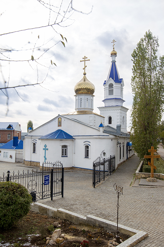 Храм пресвятой богородицы энгельсе. Храм Покрова Пресвятой Богородицы в Энгельсе. Покровская Церковь Энгельс. Храм в честь Покрова Божией матери Энгельс. Храм Покрова Пресвятой Богородицы Энгельс старый.